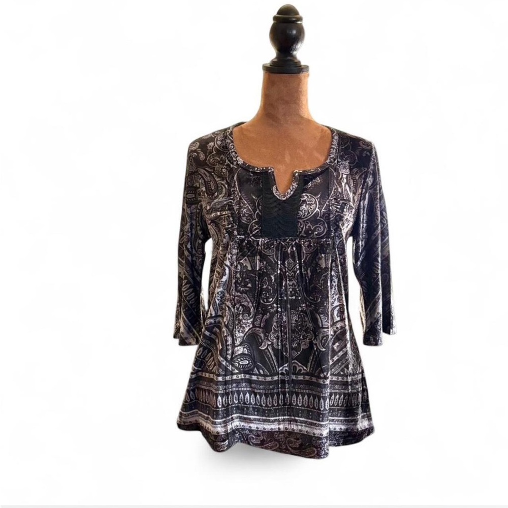 Elegant Black and White Paisley Women's Top